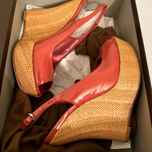 Gucci Mauve Patent Leather and Wicker Wedge Platform Heels Sz 38 - Picture 6 of 10